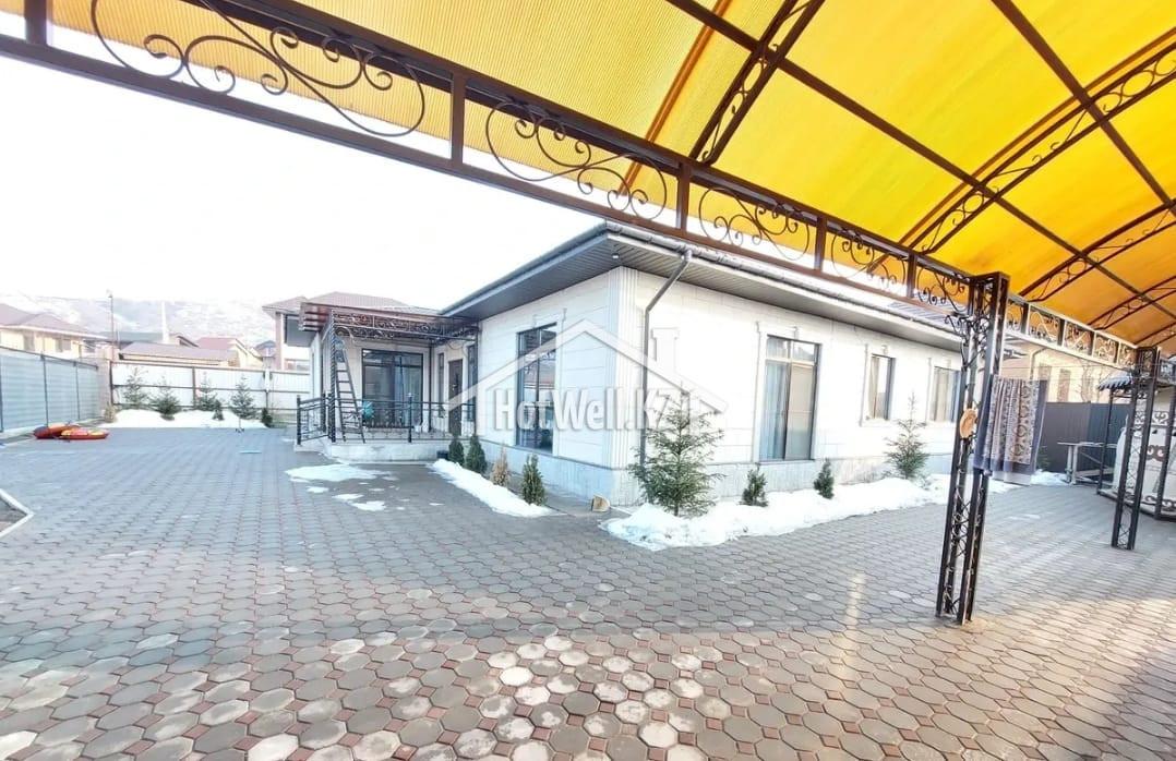 Двухэтажный дом на участке — HotWell.kz